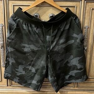 Men’s Lululemon army green 9 inch shorts